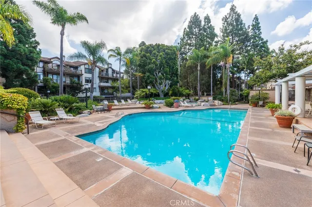 $735,000 | 2559 Plaza Del Amo, Unit 207, Torrance, CA 90503