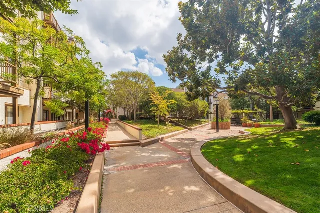 $735,000 | 2559 Plaza Del Amo, Unit 207, Torrance, CA 90503