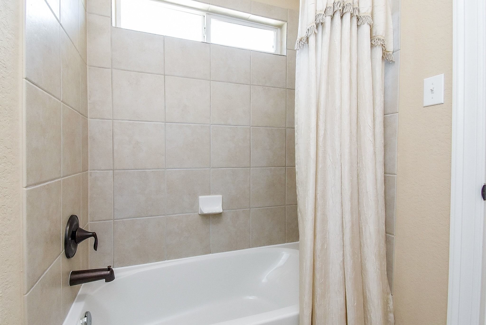 27607 Macklind Ridge Lane Katy, TX 77494 - Photo 45 of 50 Hollywood bath tub shower combo.
