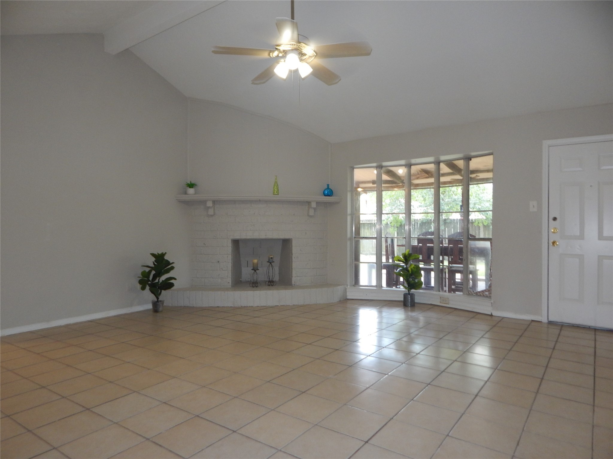 11626 Sharpview Drive Houston, TX 77072 - Photo 6 of 20 looking out to living room from Kitchen