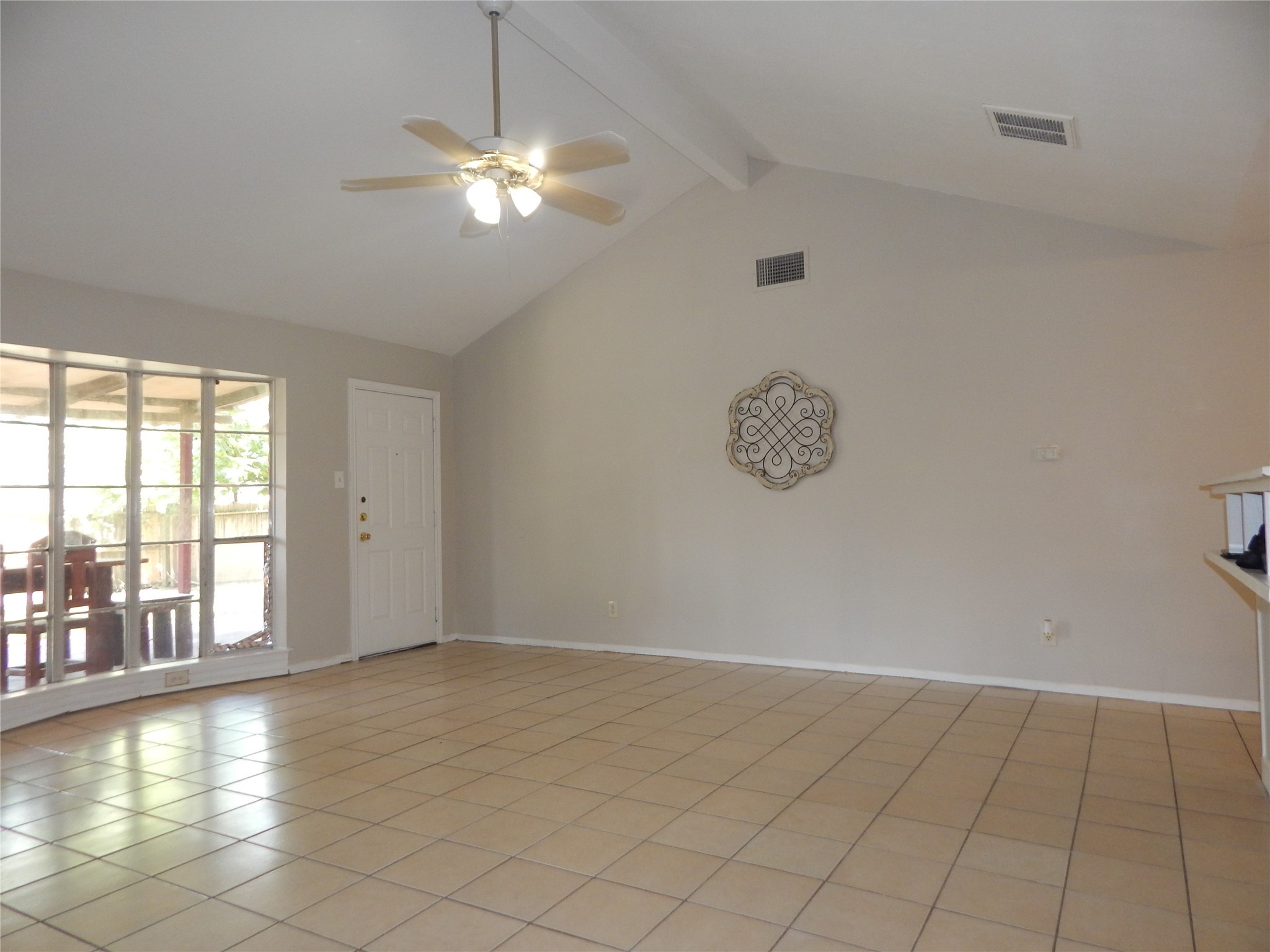 11626 Sharpview Drive Houston, TX 77072 - Photo 8 of 20 spacious living room/ high ceiling