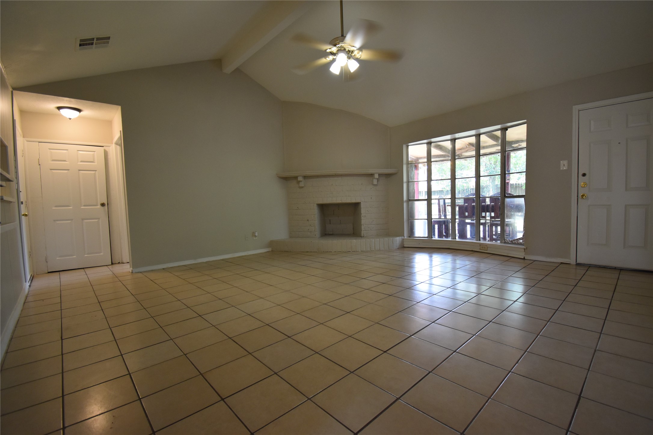 11626 Sharpview Drive Houston, TX 77072 - Photo 9 of 20 Large living area with fire place