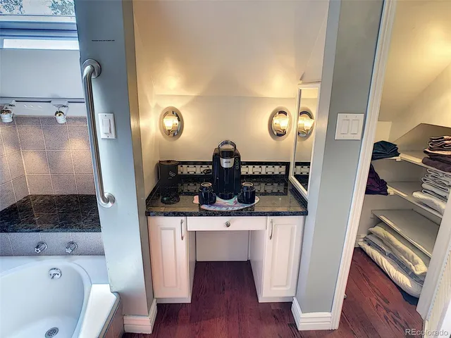 $1,400 | 124 South Sherman Street, Unit UPSTAIRS, Denver, CO 80209