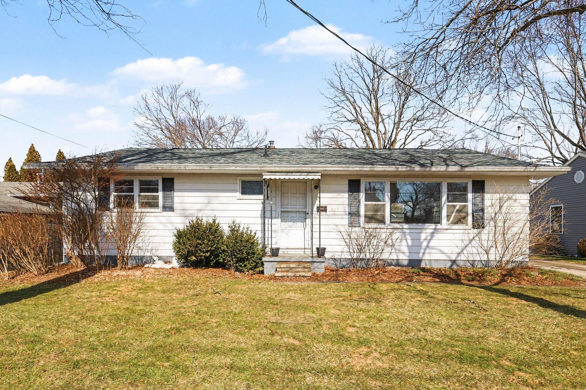 311 Dutton Street Eaton Rapids, MI 48827 - Photo 2 of 16 002_file_5876