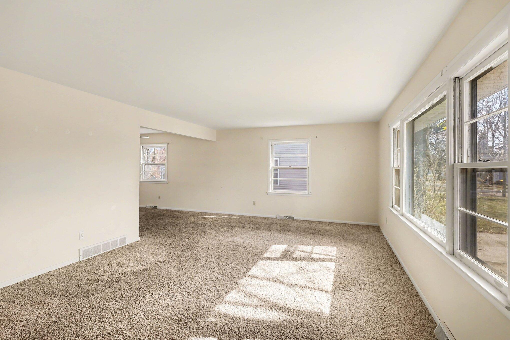 311 Dutton Street Eaton Rapids, MI 48827 - Photo 4 of 16 004_file_6665