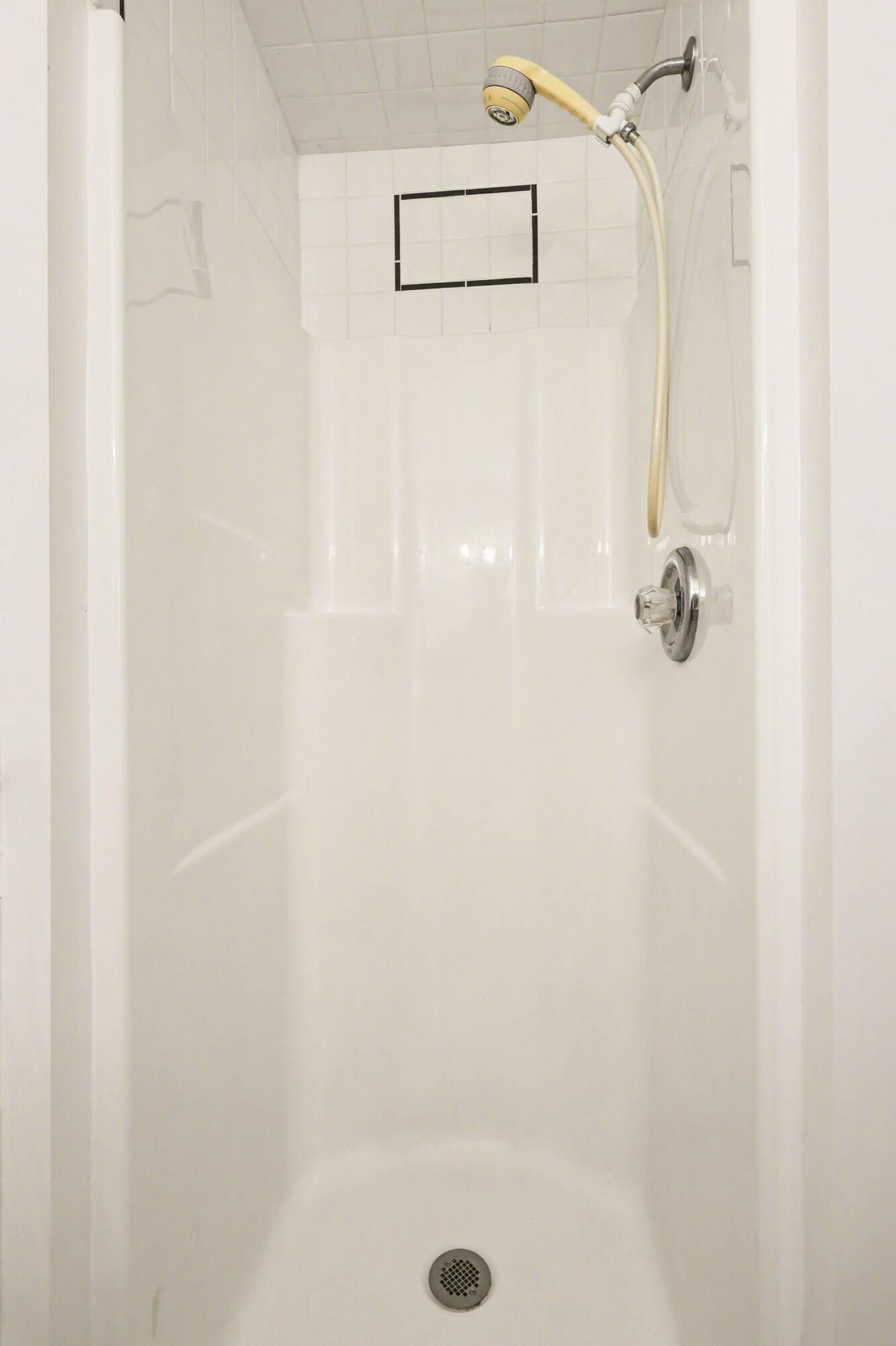 311 Dutton Street Eaton Rapids, MI 48827 - Photo 8 of 16 009_file_7581