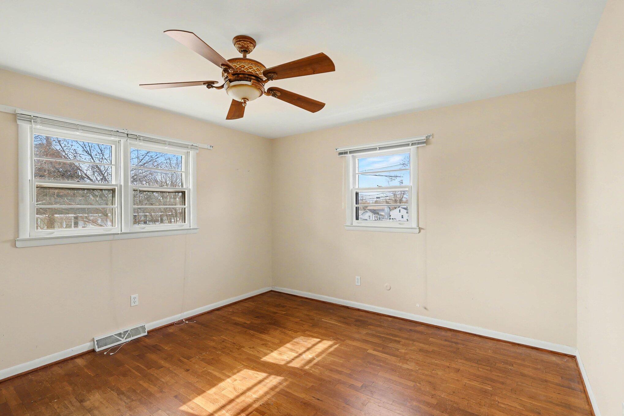 311 Dutton Street Eaton Rapids, MI 48827 - Photo 9 of 16 010_file_9297