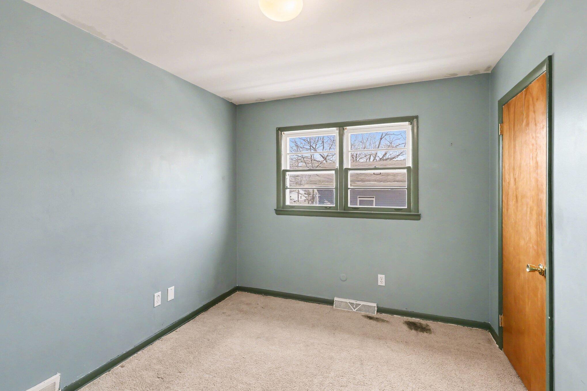 311 Dutton Street Eaton Rapids, MI 48827 - Photo 10 of 16 011_file_7039