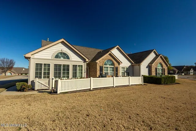 $295,000 | 8729 Parkview Oaks Circle, Olive Branch, MS 38654