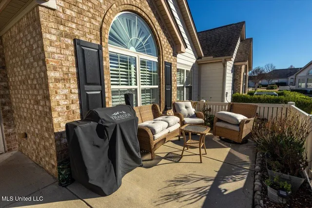 $295,000 | 8729 Parkview Oaks Circle, Olive Branch, MS 38654