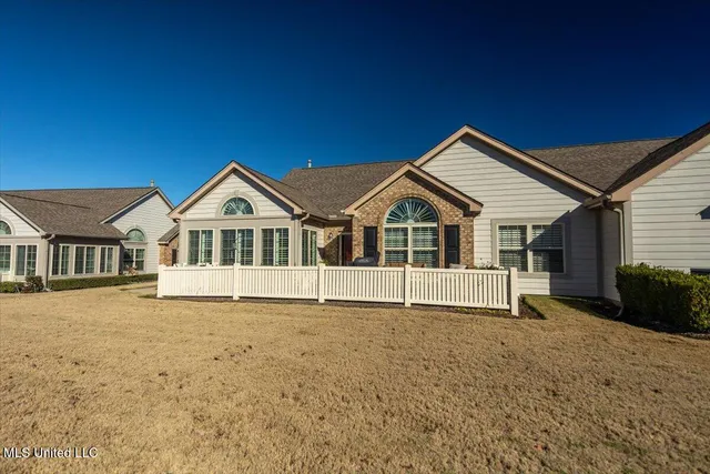 $295,000 | 8729 Parkview Oaks Circle, Olive Branch, MS 38654