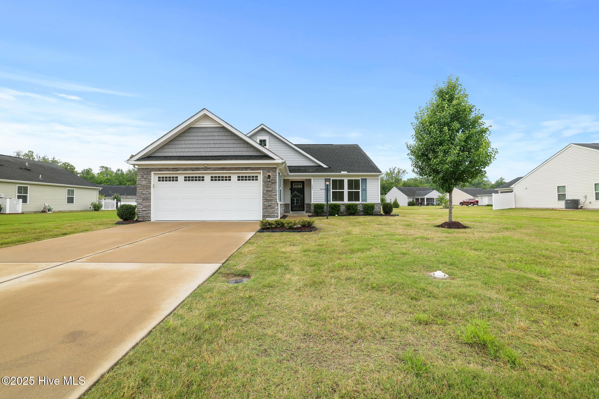 121 Hidden View Loop Moyock, NC 27958 - Photo 1 of 38 Like New! 3dr. 2 bath