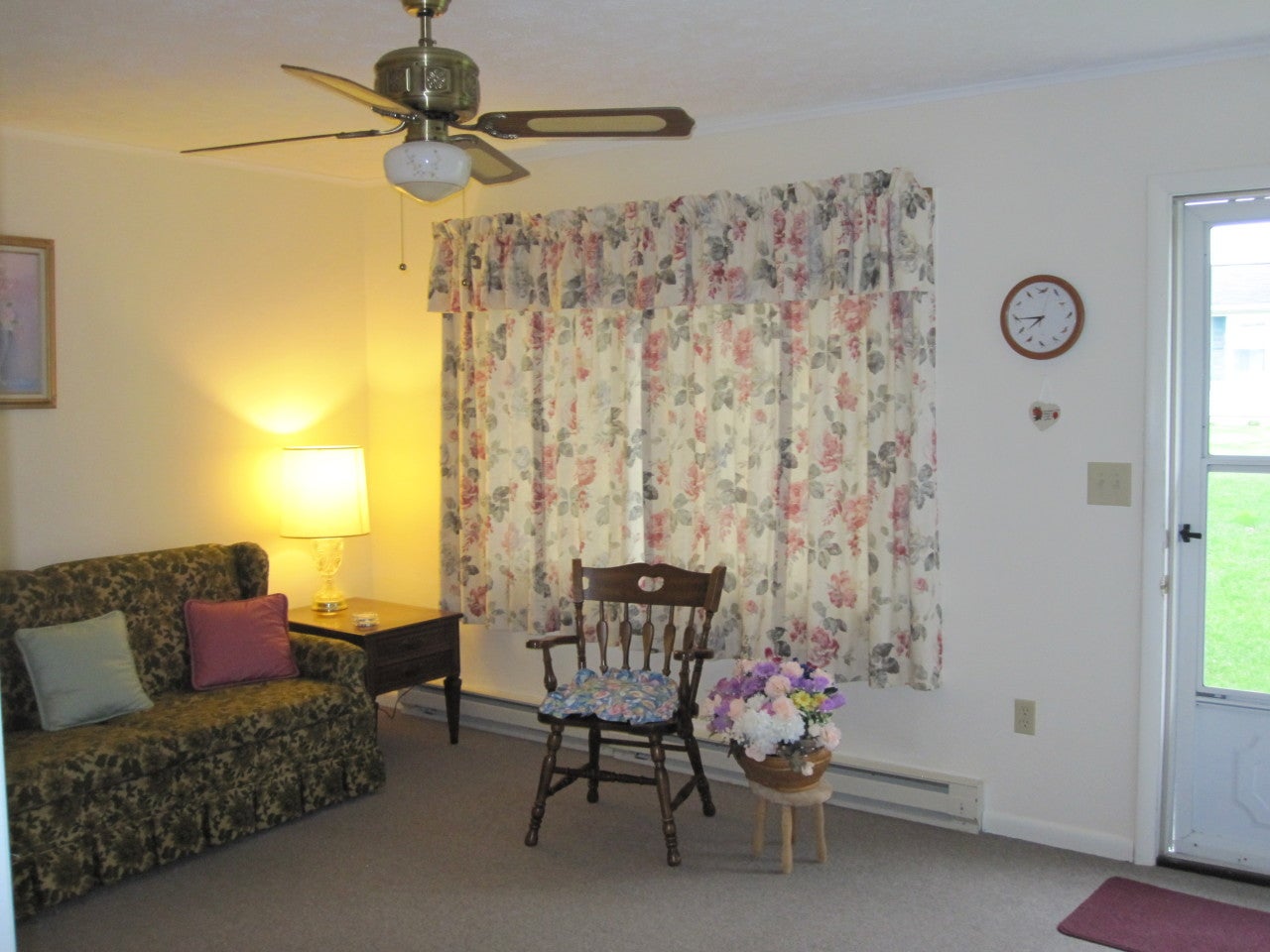 310 C Maple Grove Subdivision Road Lewisburg, WV 24901 - Photo 7 of 12 Living room