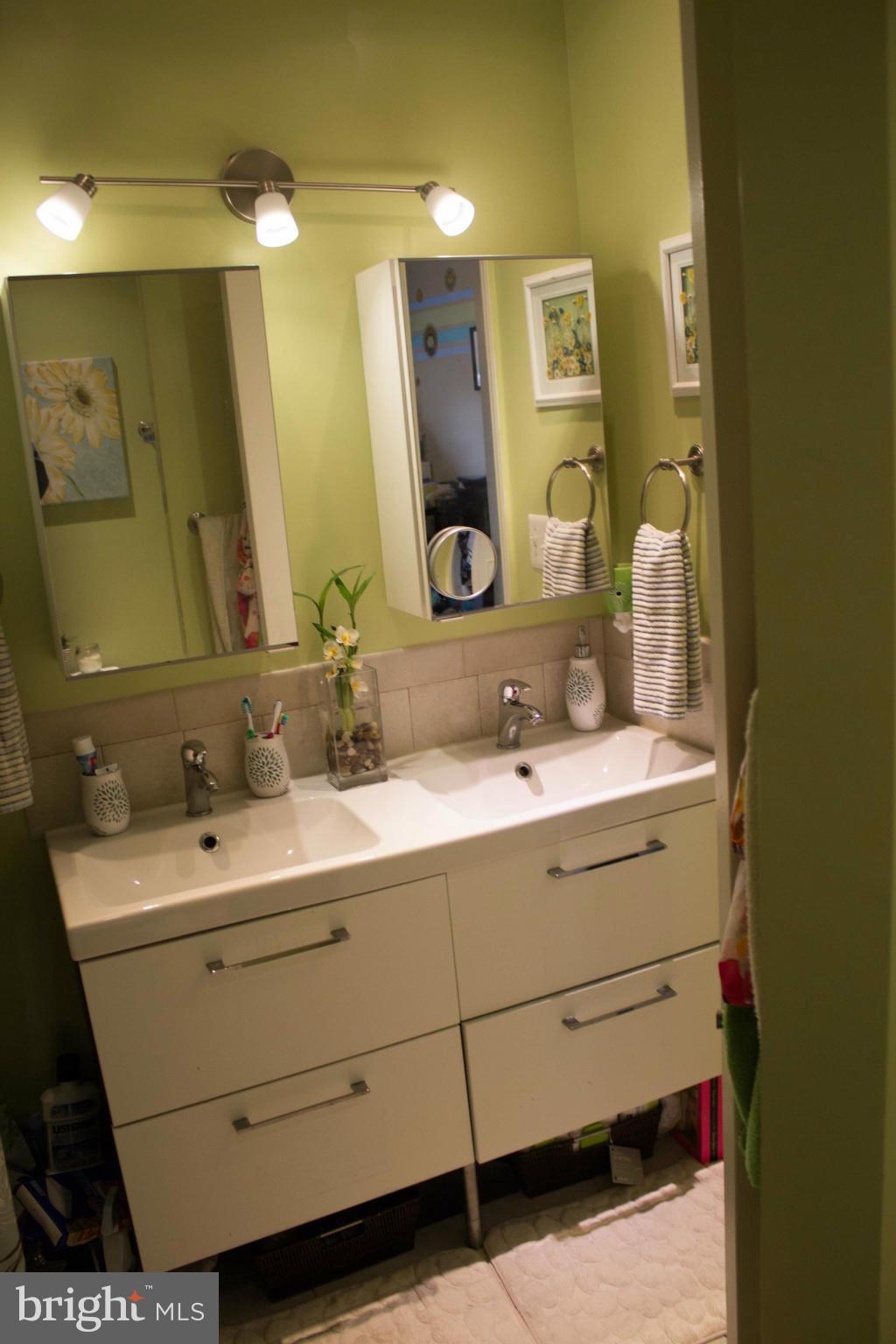 6006 Rabbit Hill Court Centreville, VA 20121 - Photo 12 of 23 Bath (Master)
