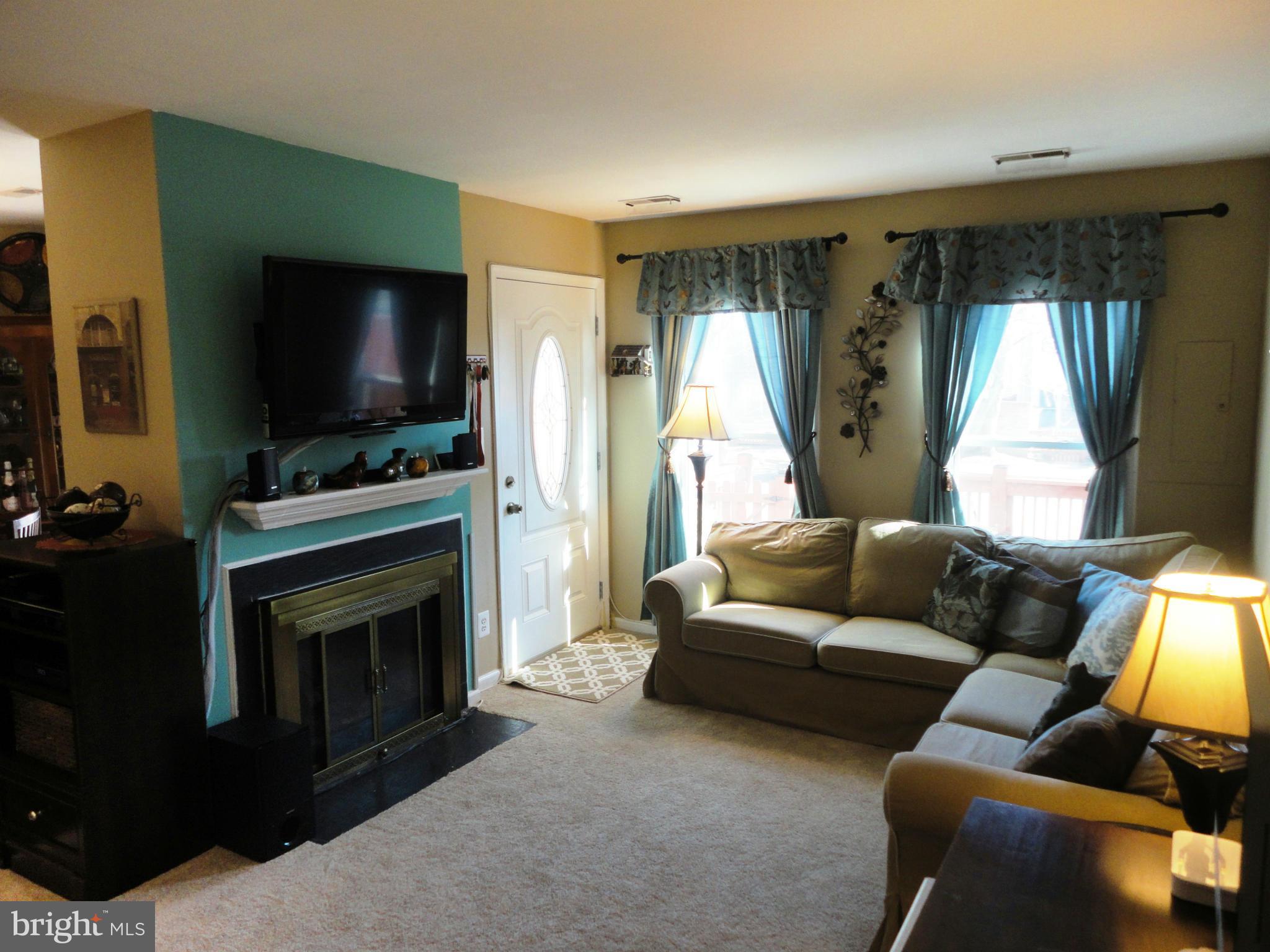 6006 Rabbit Hill Court Centreville, VA 20121 - Photo 8 of 23 Family Room