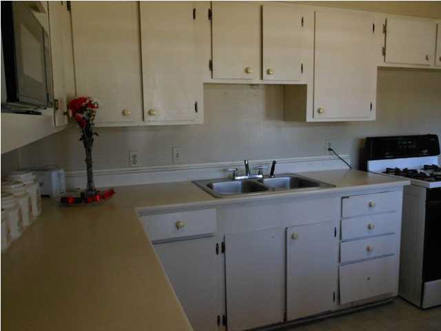 686 Ralde Circle Ridgeland, MS 39157 - Photo 8 of 10 Kitchen cabinets
