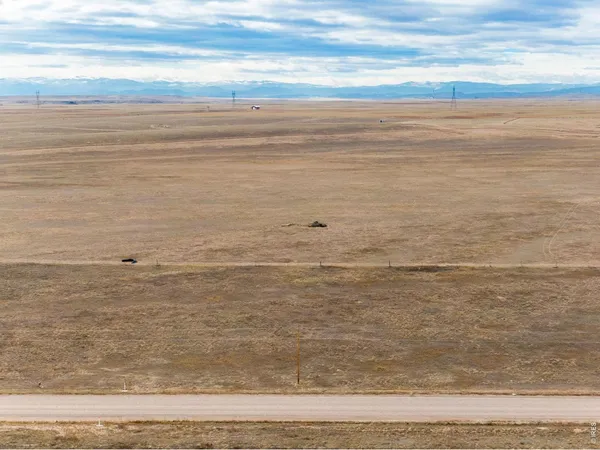 a view of a bath room