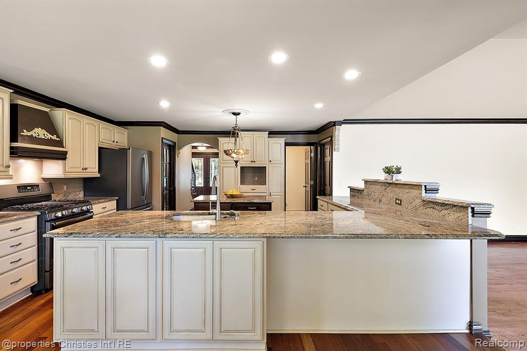 817 Stag Ridge Road Rochester Hills, MI 48309 - Photo 23 of 80