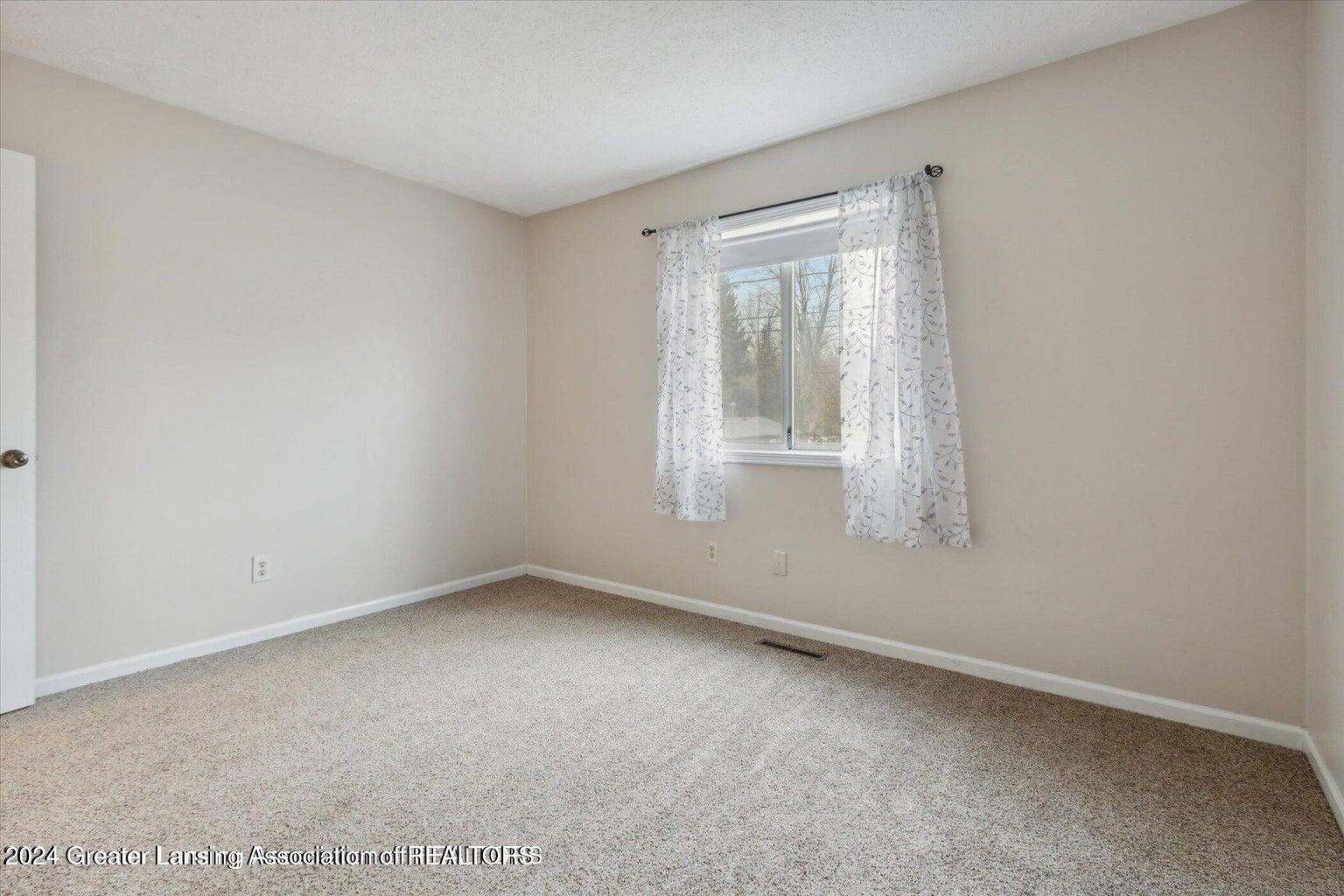 307 Sawyer Road Lansing, MI 48911 - Photo 20 of 47 20