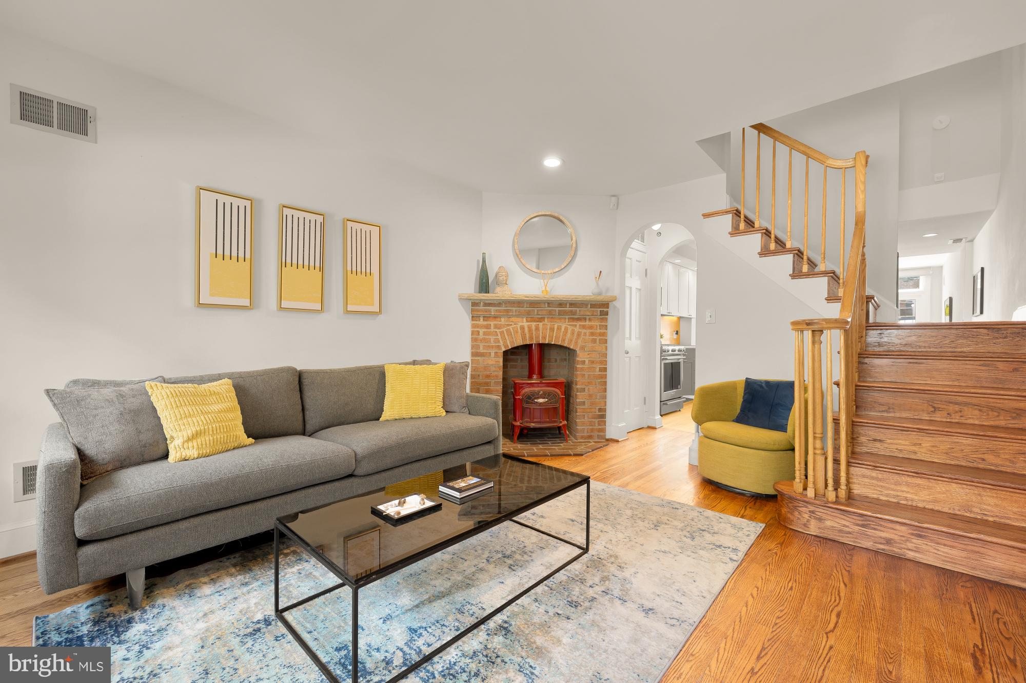 1736 V Street Northwest Washington, DC 20009 - Photo 4 of 40