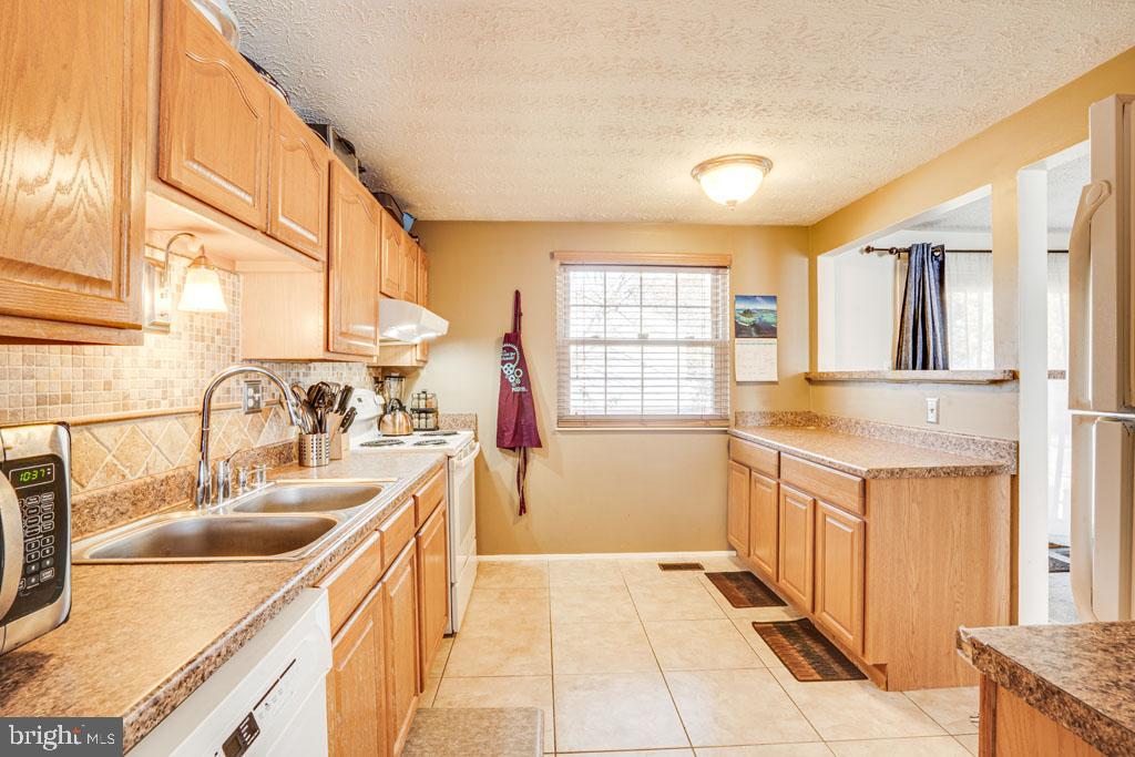 12718 Northcliff Road Bowie, MD 20720 - Photo 13 of 38