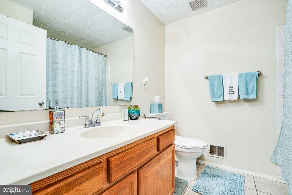 12718 Northcliff Road Bowie, MD 20720 - Photo 15 of 38 Makin Level Hall Bath