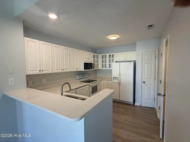 $1,650 | 4142 Breezewood Drive, Unit 201, Wilmington, NC 28412