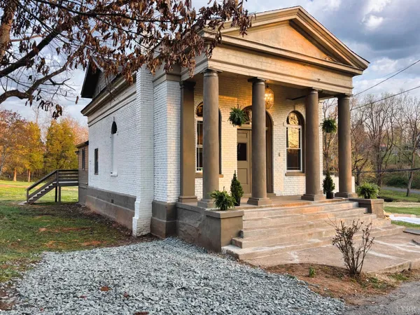 $284,999 | 122 Brooks Street, Monroe, VA 24574