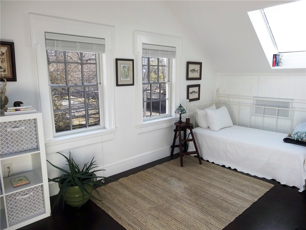 495 Spring Street Newport, RI 02840 - Photo 25 of 44 Third floor bedroom
