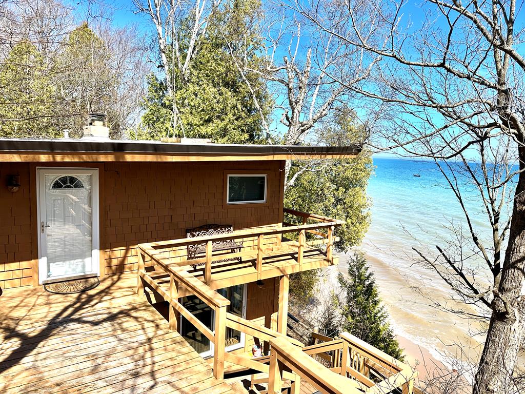 2850 Lakeshore Road Kewaunee, WI 54216 - Photo 6 of 28