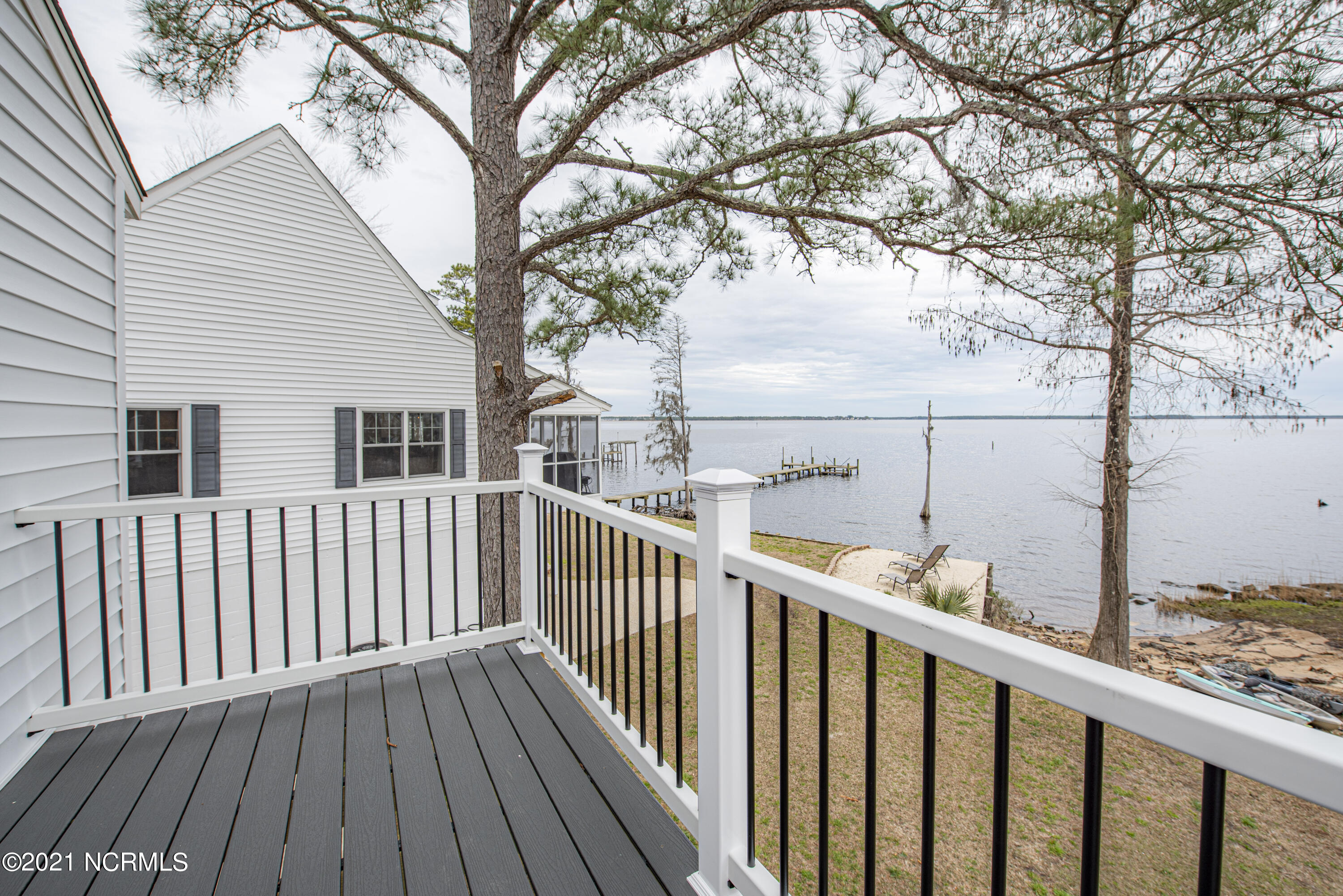 100 Johnson Point Road New Bern, NC 28560 - Photo 32 of 47 Detached Garage Balcony