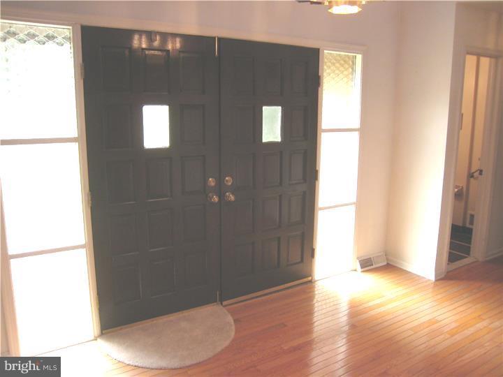 601 Davis Road Cheltenham, PA 19012 - Photo 3 of 15