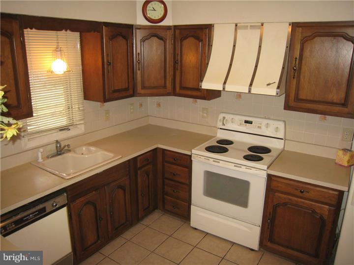 601 Davis Road Cheltenham, PA 19012 - Photo 4 of 15