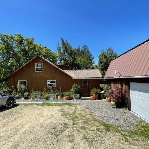435 Cathey Ranch Road Miranda, CA 95553 - Photo 2 of 41