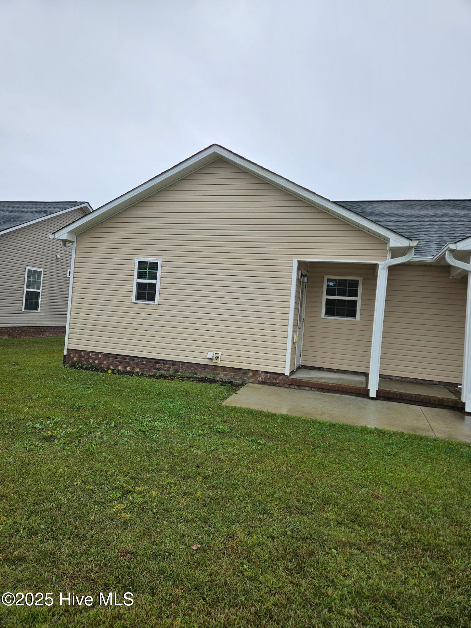 119 Oyster Lane Hubert, NC 28539 - Photo 2 of 7 4917747593444118316