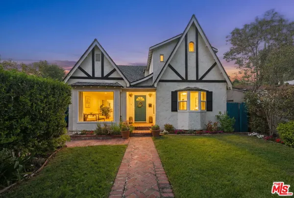 $1,998,000 | 12333 Hillslope Street, Studio City, CA 91604