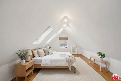 $1,998,000 | 12333 Hillslope Street, Studio City, CA 91604