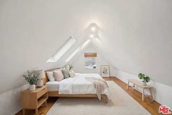 $1,998,000 | 12333 Hillslope Street, Studio City, CA 91604