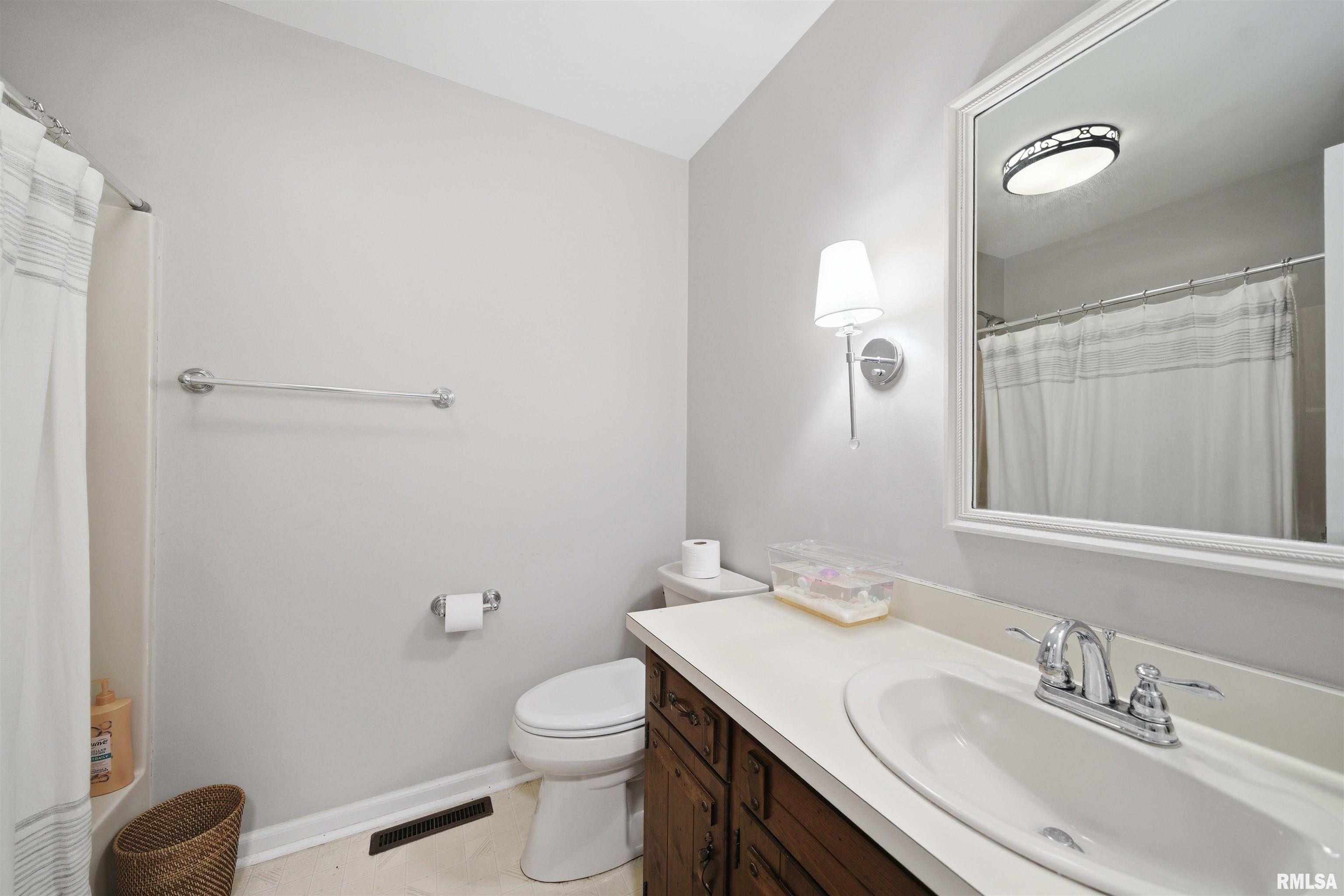 6421 North Jamestown Road Peoria, IL 61615 - Photo 43 of 72