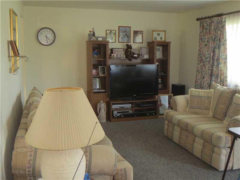 186 Lintner Road Blairsville, PA 15717 - Photo 2 of 9 Living Room.