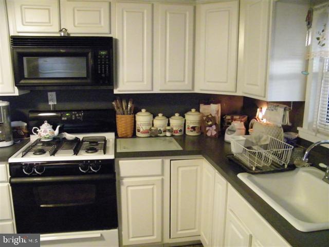 2855 Oakland Road Dover, PA 17315 - Photo 2 of 34 Gallery Image 2