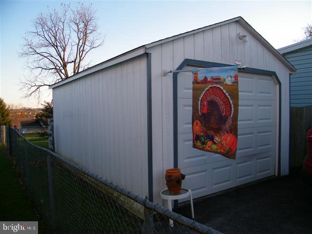2855 Oakland Road Dover, PA 17315 - Photo 5 of 34 Gallery Image 5