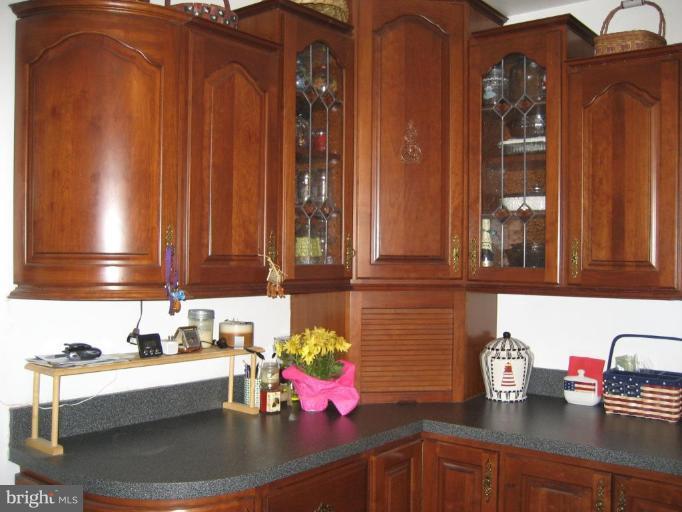 8122 Highpoint Road Curtis Bay, MD 21226 - Photo 8 of 22 CUSTOM CHERRY CABINETS