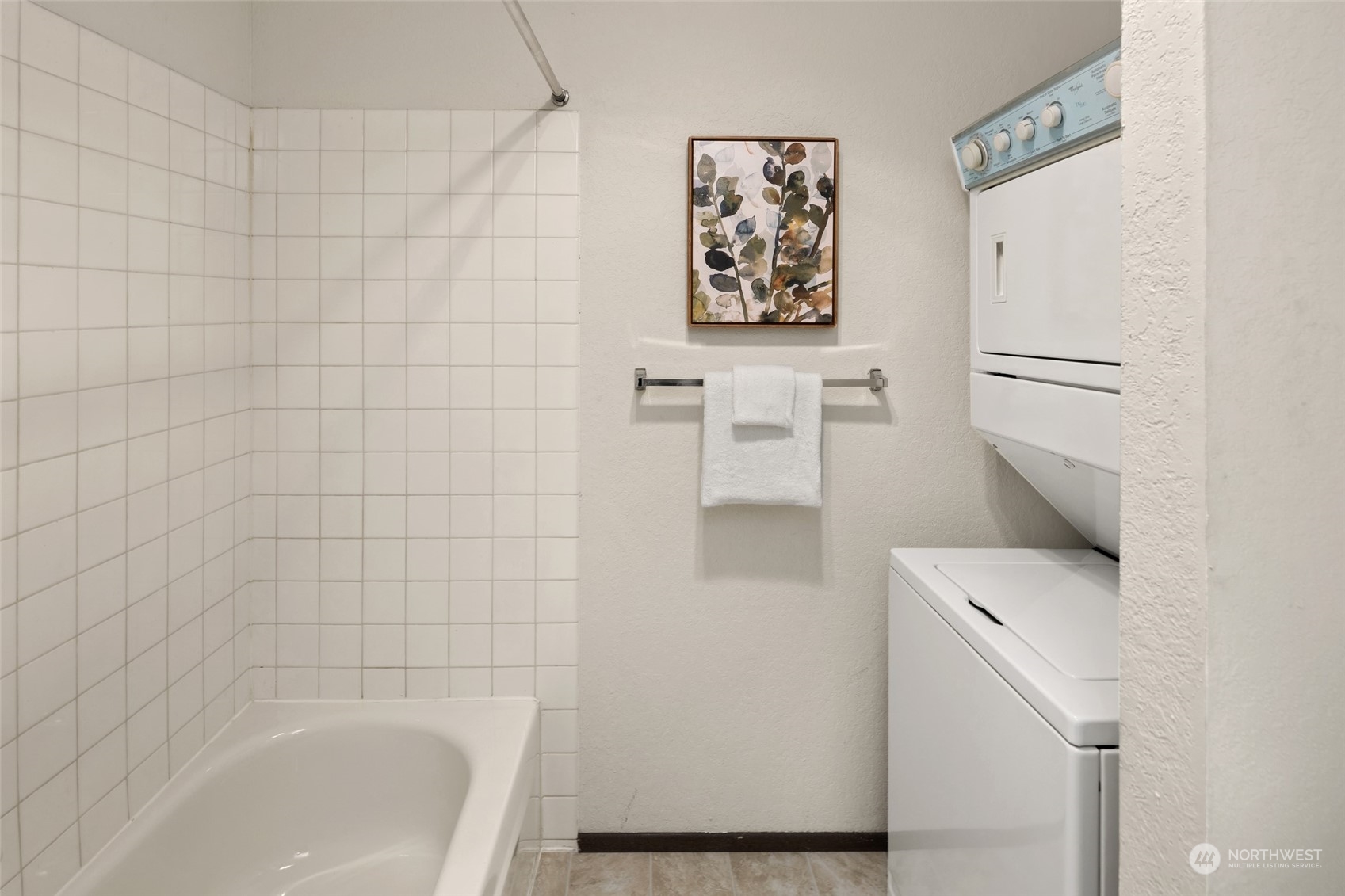 4100 Lake Washington Boulevard North, Unit A202 Renton, WA 98056 - Photo 19 of 25 a bathroom with a bathtub and sink