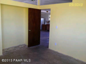 745 West Antelope Run Road Paulden, AZ 86334 - Photo 6 of 24 a view of a hallway