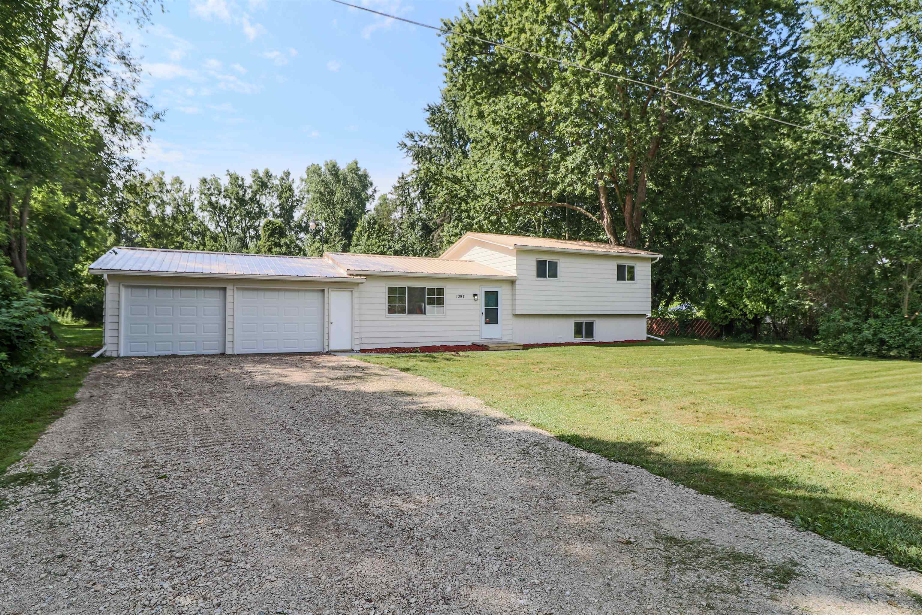 1097 West Willard Road Birch Run, MI 48415 - Photo 1 of 31 50184650-e73dee4e-0a84-45b6-b8fa-4879e11d96c0.JPG