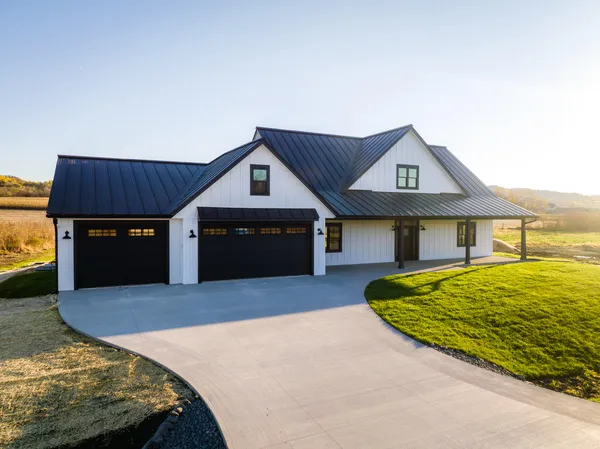 $675,000 | W4051 Twin Creeks Road, La Crosse, WI 54601
