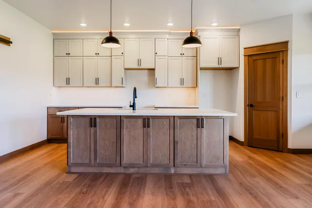 $689,900 | W4051 Twin Creeks Road, La Crosse, WI 54601