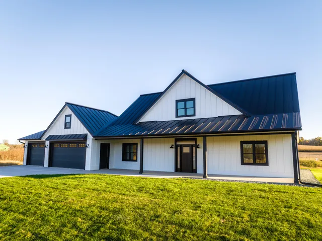 $689,900 | W4051 Twin Creeks Road, La Crosse, WI 54601