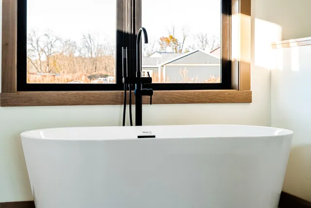 $689,900 | W4051 Twin Creeks Road, La Crosse, WI 54601